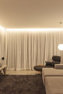 Lustre redondo com teto branco
