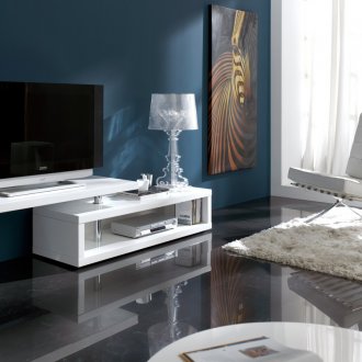 Oturma odasında şık beyaz TV standı