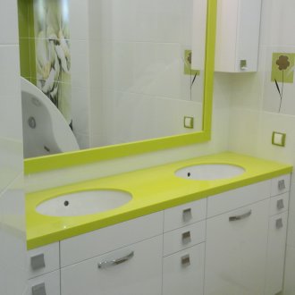 Light green decor in the bathroom