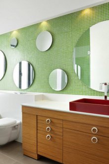 White and green wall in the bathroom
