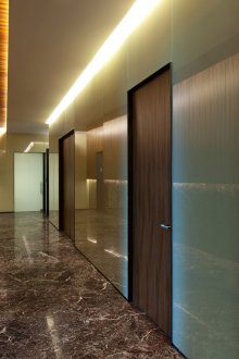 Laminato diagonale nel corridoio