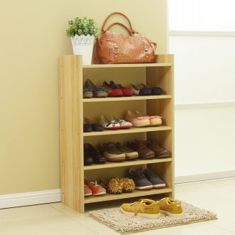 Offene beige Schuhablage im Flur
