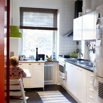Schmale gemütliche Küche