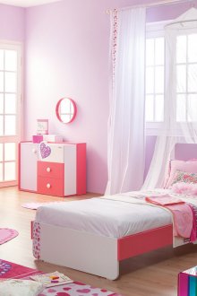 Pembe çocuk odası