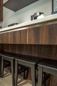 Douche d'angle en bois