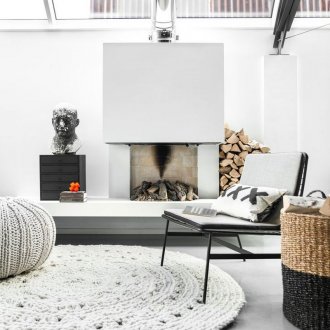 Minimalist bir iç mekanda porselen karo