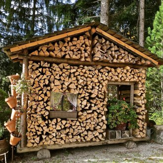 Letto per bambini a forma di casa con i lati