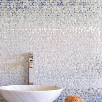 Petits carreaux de porcelaine à l'intérieur du couloir