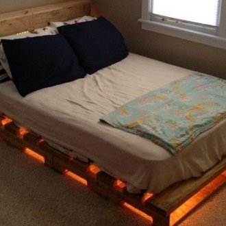 Letto pallet retroilluminato