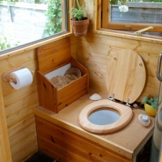 Dry closet for a summer house