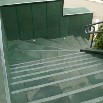 Scala in marmo verde