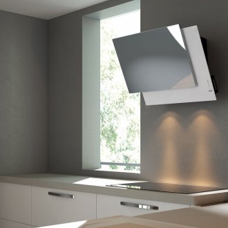 Carrelage gris avec des accents orange dans la cuisine