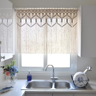 Decoração de janelas de cozinha com cortinas de filamentos