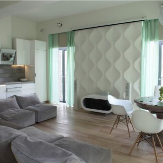Carreaux de porcelaine dans le couloir de style moderne