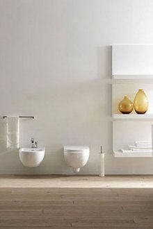 Laminate στην οροφή στο μπάνιο