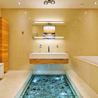 Glasboden im Badezimmer
