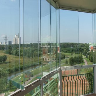 Sliding panoramic windows on the balcony