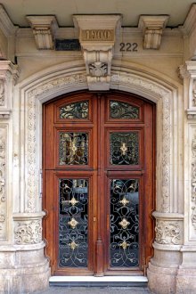 Entrada de la casa de piedra