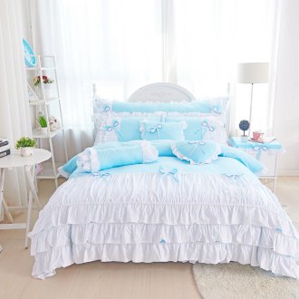 Bedspread with frill bed