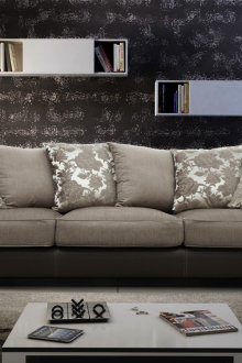 Divano jacquard all'interno del soggiorno