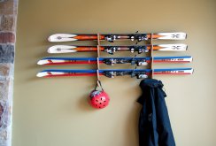 Ξύλινες συστοιχίες αποθήκευσης σκι