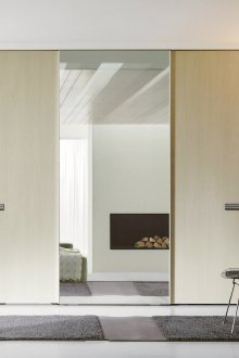 Aynalı minimalist gardırop