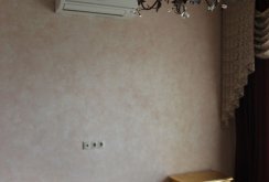Αφηρημένο σχέδιο του μαργαριτάρι χρώματος στον τοίχο