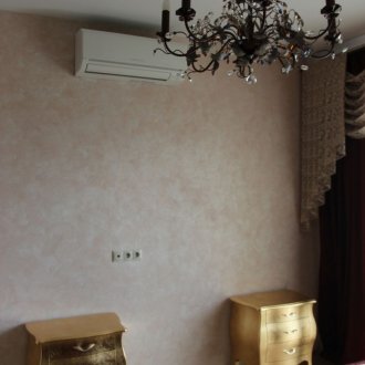 Disegno astratto di vernice perlata sul muro