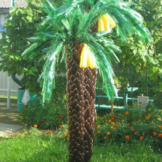 Palm trees for garden from plastic bottles