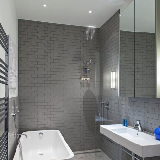 Banyo iç gri tuğla duvar taklidi