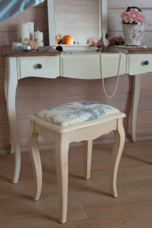 Provence stool