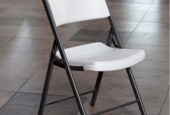 Λευκή πτυσσόμενη καρέκλα
