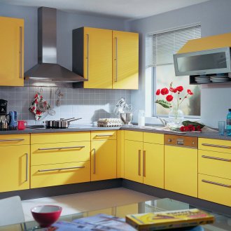 Gri ve sarı modern mutfak