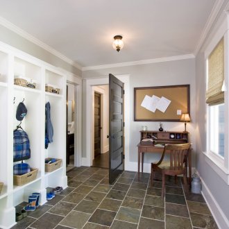 Armoire composable dans le couloir