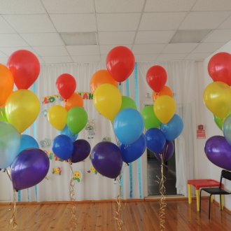 Balonlu çocuk tatil dekorasyon