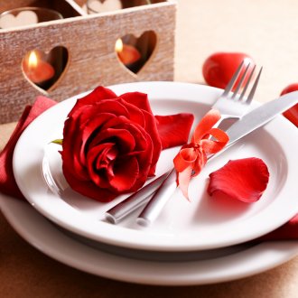 Romantik bir akşam için Tablo ayarı
