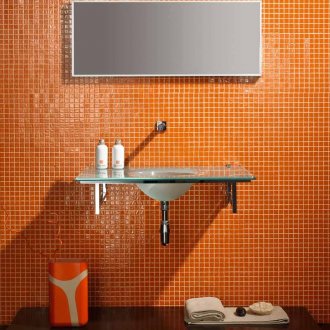 Mosaïque orange brillant dans la salle de bain