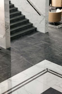 Grès cérame en marbre dans le couloir
