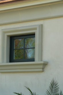 Alféizar de la ventana de hormigón de la calle