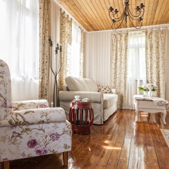 Ülkenin Provence tarzında oturma odası