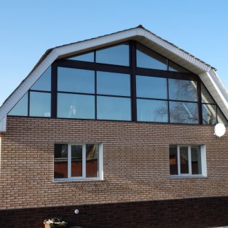 Sonnencreme an den Fenstern