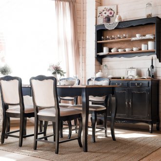 Kommode im Stil der Provence im Wohnzimmer