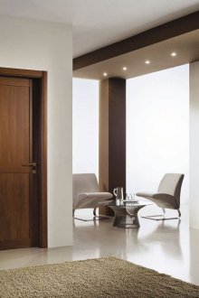 Porte en noyer laminé