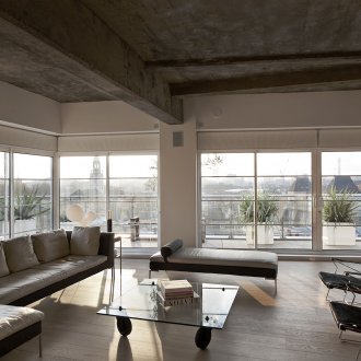 İç mekandaki beton tavan yapıları