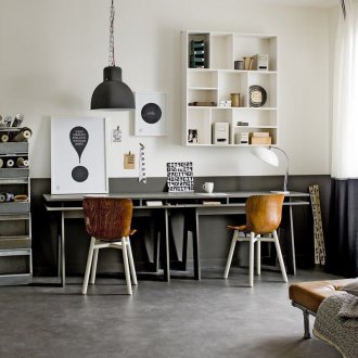 Table grise pour un enfant