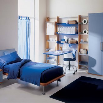 Table bleue pour un enfant