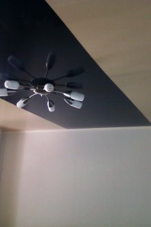 Two-color ceiling with strip