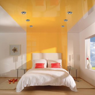 Two-tone ceiling in the bedroom