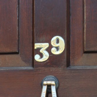 Atornillado en el número de puerta