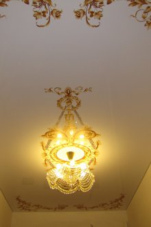 Koridorda fotoğraf baskısı ile streç tavan